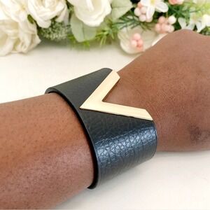 Black Faux pebbled Leather Bracelet Gold V wide cuff wrist old money 💖2/$30